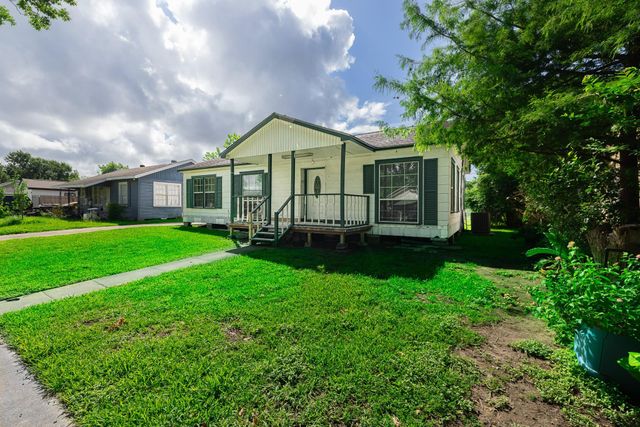 2206 Alabama Street, Baytown, TX 77520