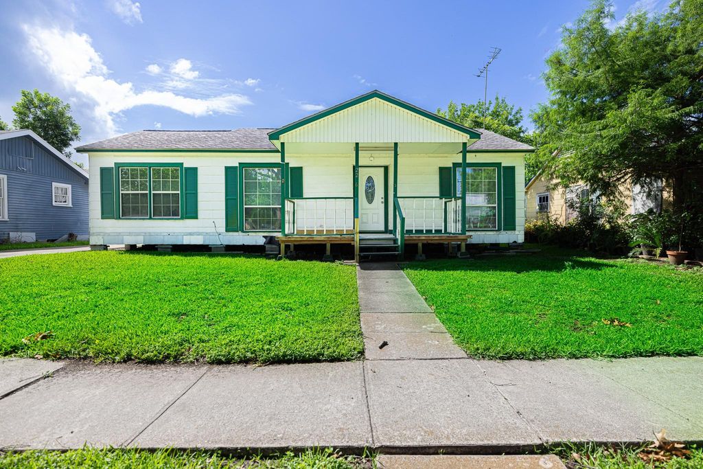 2206 Alabama Street, Baytown, TX 77520