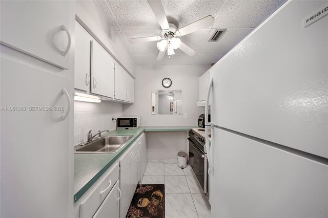 815 SW 10th Ter 6V, Hallandale Beach, FL 33009