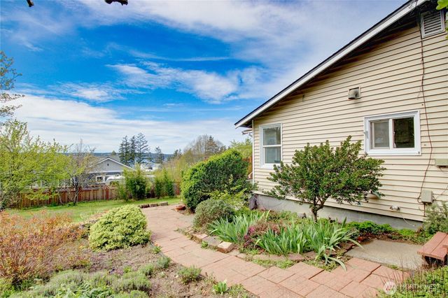 818 Serene View Road, Camano Island, WA 98282