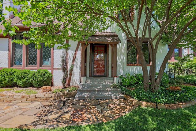 3740 Sleepy Hollow Dr, Wichita, KS 67208