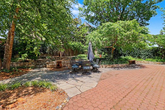 3740 Sleepy Hollow Dr, Wichita, KS 67208