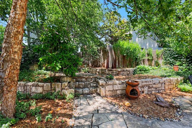 3740 Sleepy Hollow Dr, Wichita, KS 67208