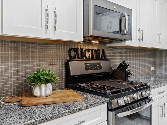 2060 CRYSTAL LAKE TRAIL, Bradenton, FL 34211