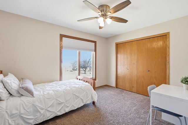 1574 Lake Susan Hills Drive, Chanhassen, MN 55317