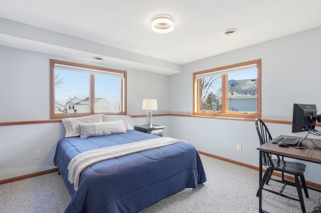 1574 Lake Susan Hills Drive, Chanhassen, MN 55317