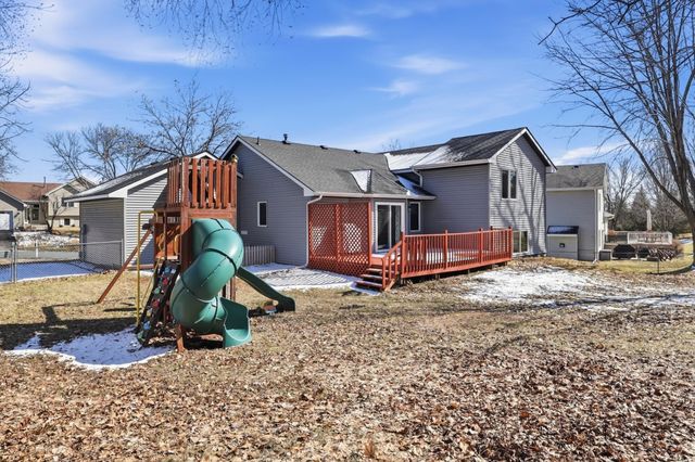 1574 Lake Susan Hills Drive, Chanhassen, MN 55317