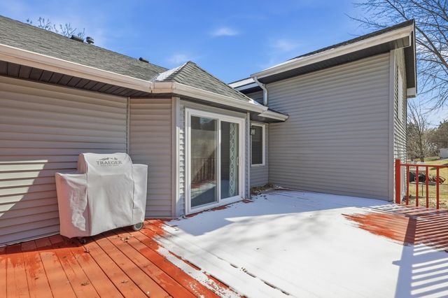 1574 Lake Susan Hills Drive, Chanhassen, MN 55317