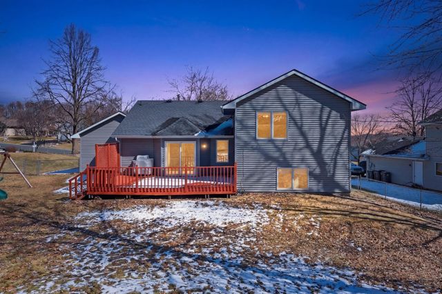1574 Lake Susan Hills Drive, Chanhassen, MN 55317