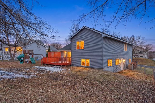 1574 Lake Susan Hills Drive, Chanhassen, MN 55317
