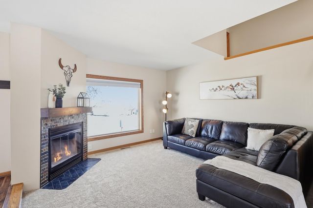 1574 Lake Susan Hills Drive, Chanhassen, MN 55317