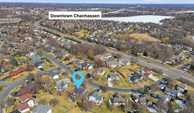 1574 Lake Susan Hills Drive, Chanhassen, MN 55317
