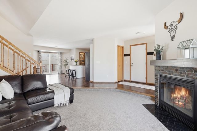 1574 Lake Susan Hills Drive, Chanhassen, MN 55317
