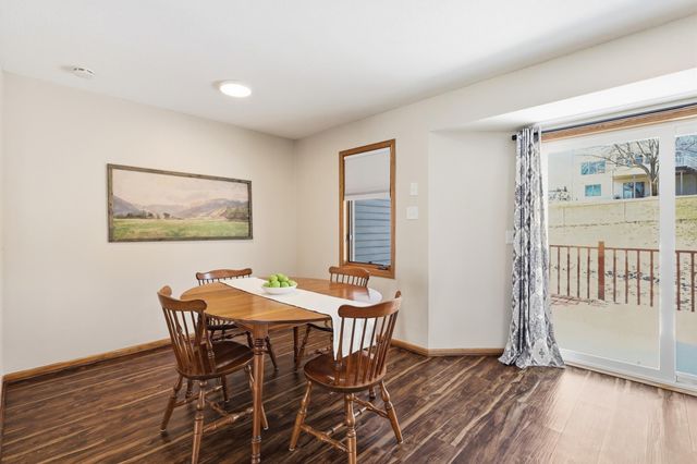 1574 Lake Susan Hills Drive, Chanhassen, MN 55317