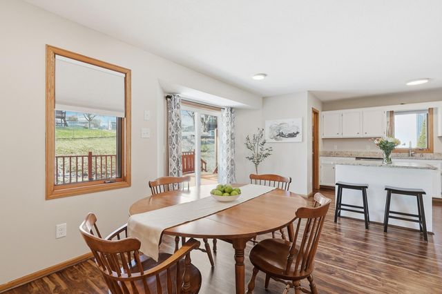 1574 Lake Susan Hills Drive, Chanhassen, MN 55317