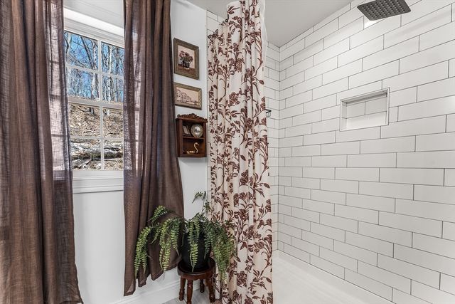 62 Britton St, Chicopee, MA 01020