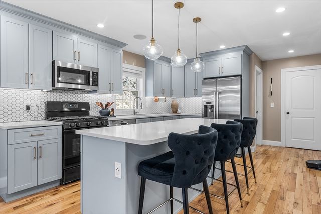 62 Britton St, Chicopee, MA 01020