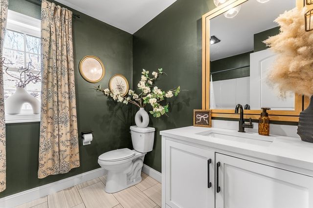 62 Britton St, Chicopee, MA 01020