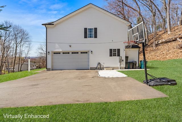 62 Britton St, Chicopee, MA 01020