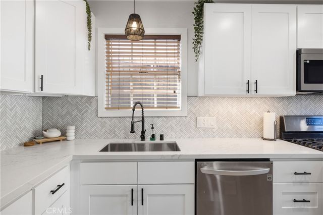 25048 Wheeler, Newhall, CA 91321