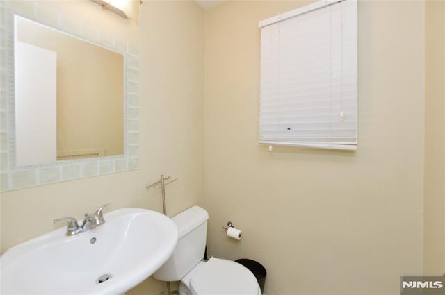 85B PRIMROSE Lane 85b, Paramus, NJ 07652