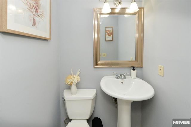 85B PRIMROSE Lane 85b, Paramus, NJ 07652