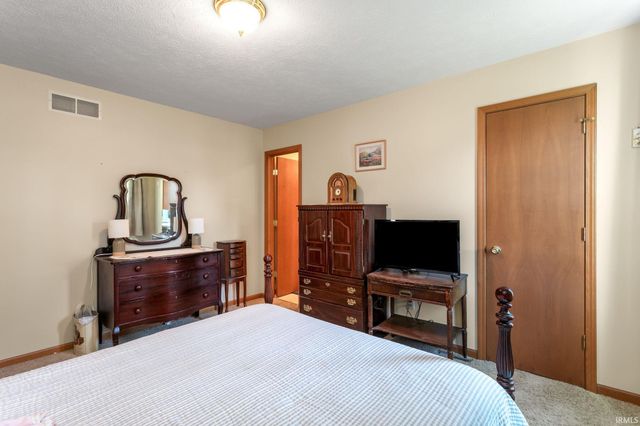 54818 Sunset Court, Osceola, IN 46561