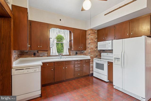 203 COCOA AVE, Hershey, PA 17033