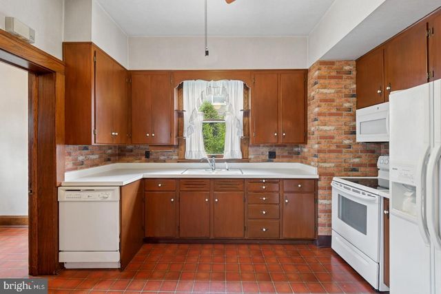 203 COCOA AVE, Hershey, PA 17033