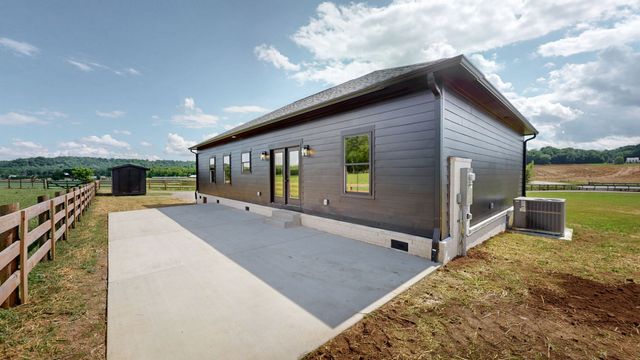 9734 Campbellsville Rd, Pulaski, TN 38478