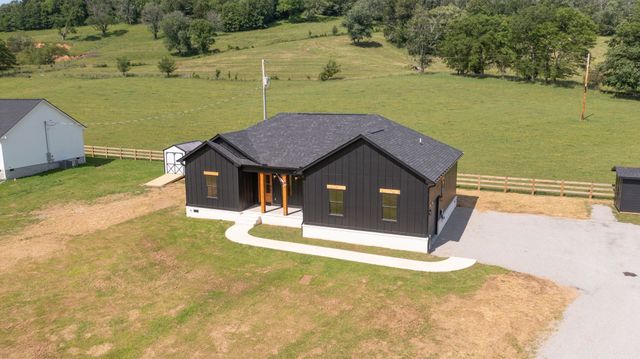 9734 Campbellsville Rd, Pulaski, TN 38478