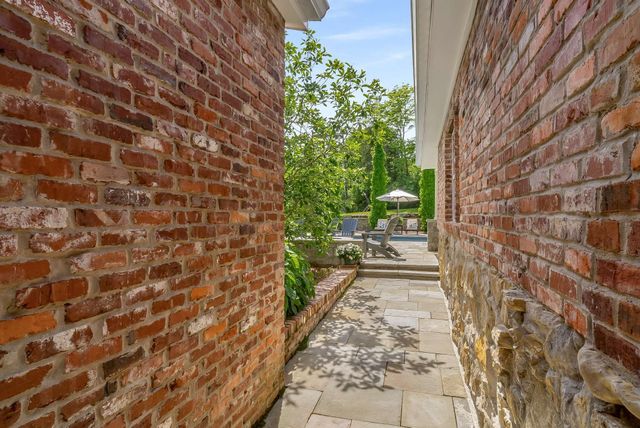 1718 Otter Creek Rd, Nashville, TN 37215
