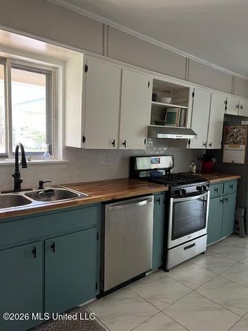 119 Edmund Drive, Long Beach, MS 39560