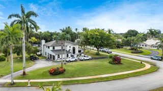 13840 Chatham Pl, Davie, FL 33325