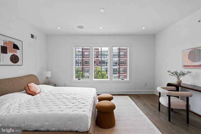 742 S BROAD ST, Philadelphia, PA 19146