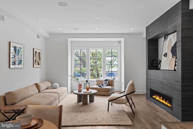 742 S BROAD ST, Philadelphia, PA 19146