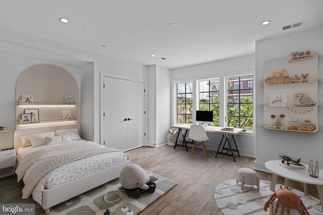 742 S BROAD ST, Philadelphia, PA 19146