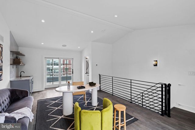 742 S BROAD ST, Philadelphia, PA 19146