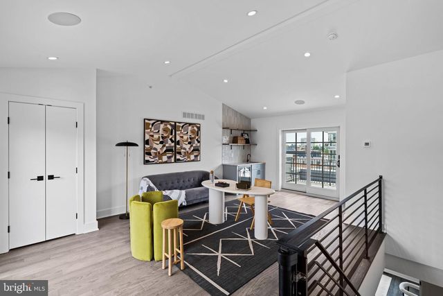 742 S BROAD ST, Philadelphia, PA 19146