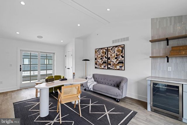 742 S BROAD ST, Philadelphia, PA 19146