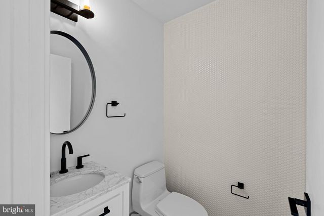 742 S BROAD ST, Philadelphia, PA 19146