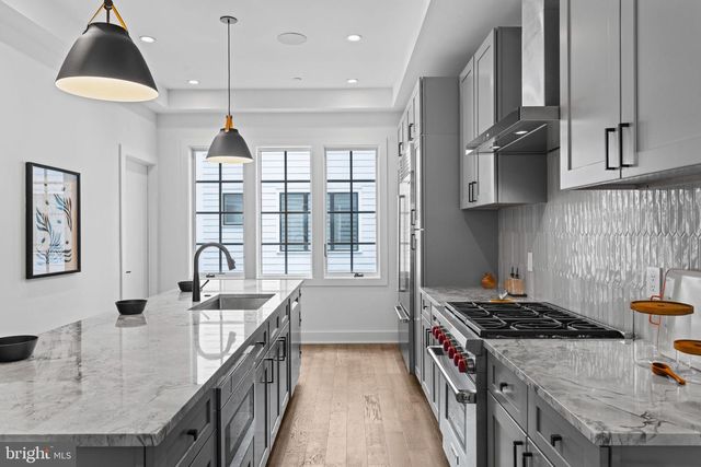 742 S BROAD ST, Philadelphia, PA 19146