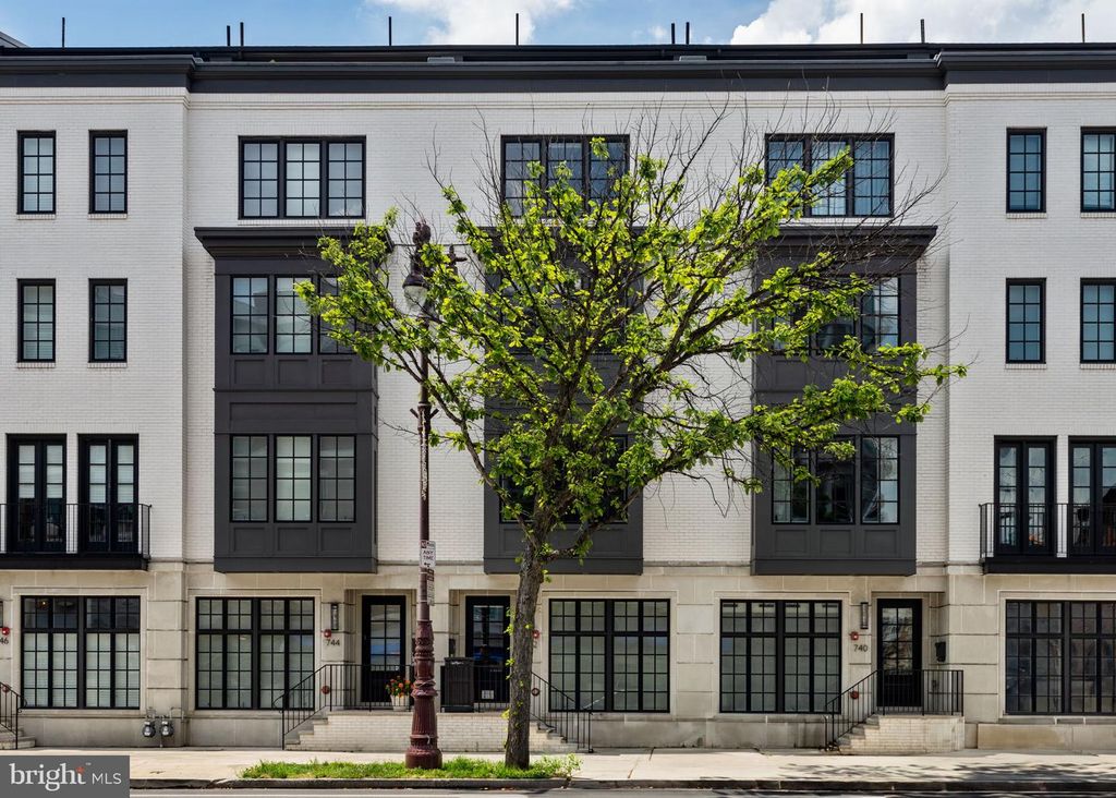 742 S BROAD ST, Philadelphia, PA 19146