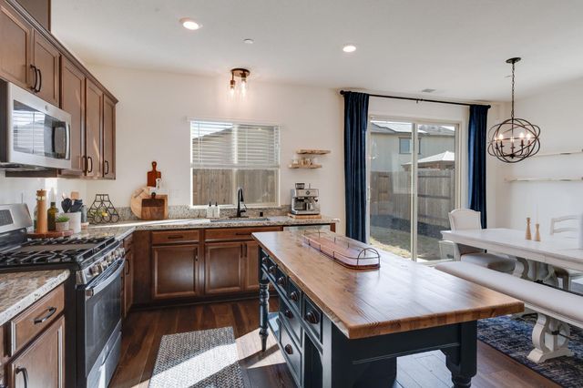 3332 Pruett Dr, Roseville, CA 95747