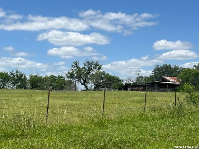 4612 County Road 117, Floresville, TX 78114