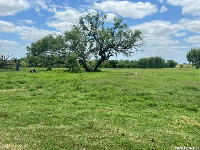 4612 County Road 117, Floresville, TX 78114