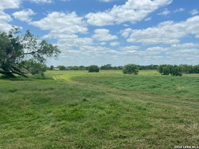 4612 County Road 117, Floresville, TX 78114