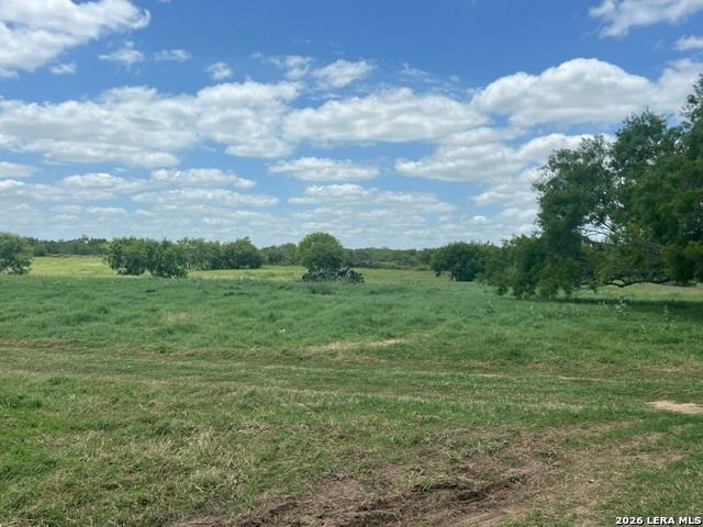 4612 County Road 117, Floresville, TX 78114