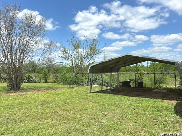 4612 County Road 117, Floresville, TX 78114