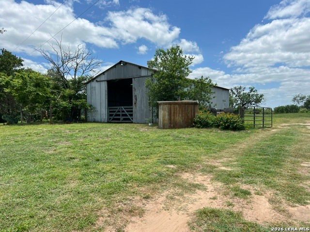4612 County Road 117, Floresville, TX 78114